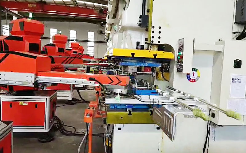 如何正確選擇合適的沖壓自動化設備？